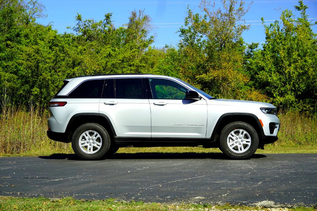 New Car 2025 Jeep Grand Cherokee  Laredo For Sale Under $40,000 In Taylor, Texas