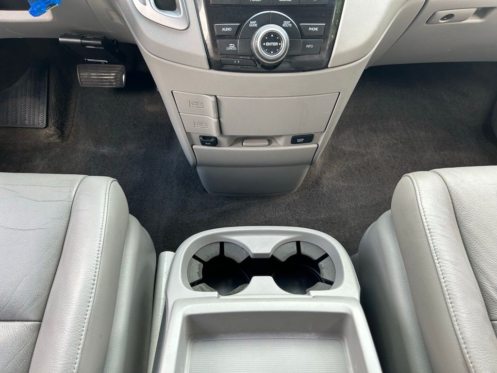 Thumbnail: 2012 Honda Odyssey - 17