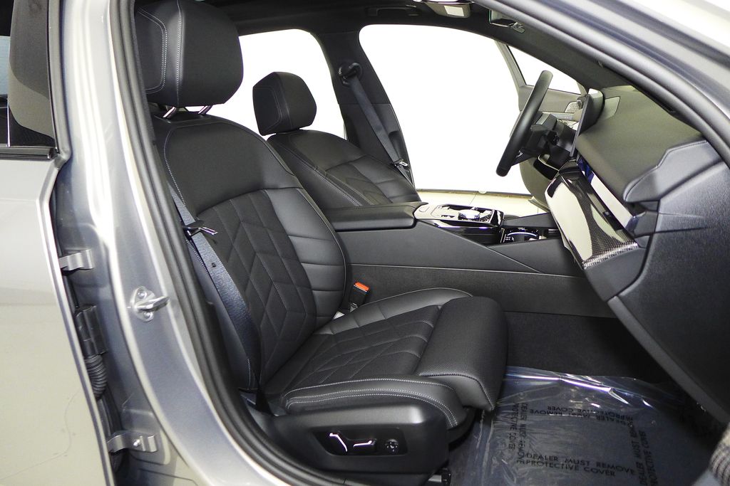 Thumbnail: 2024 BMW i5 - 19