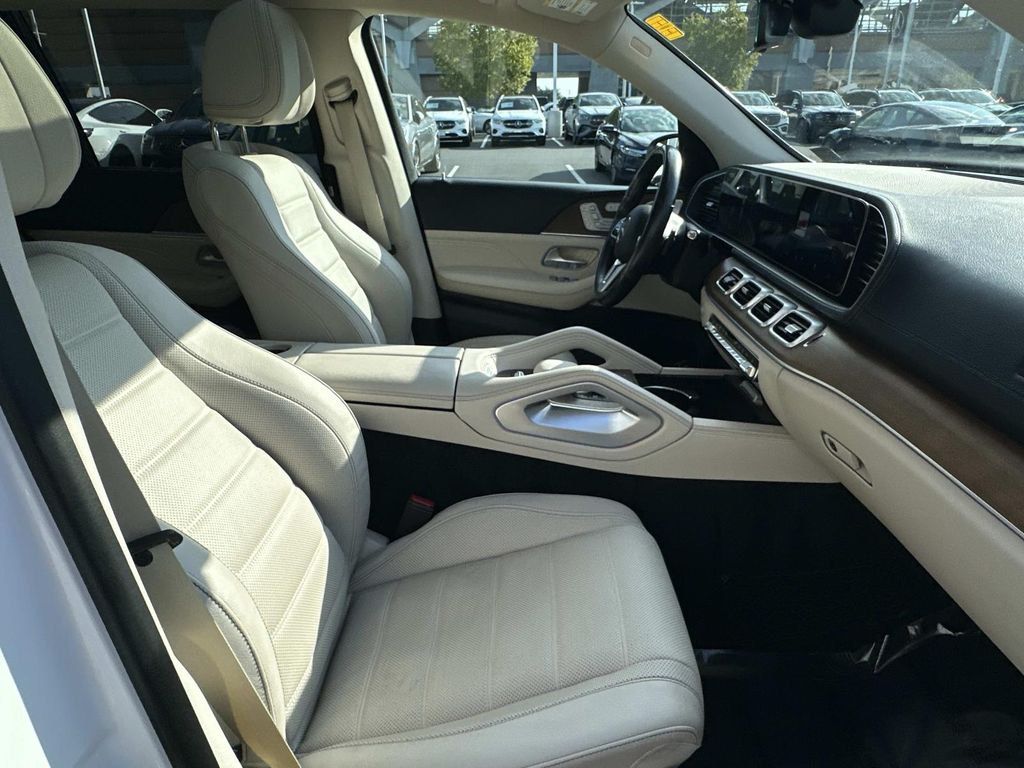 Thumbnail: 2021 Mercedes-Benz GLS - 11