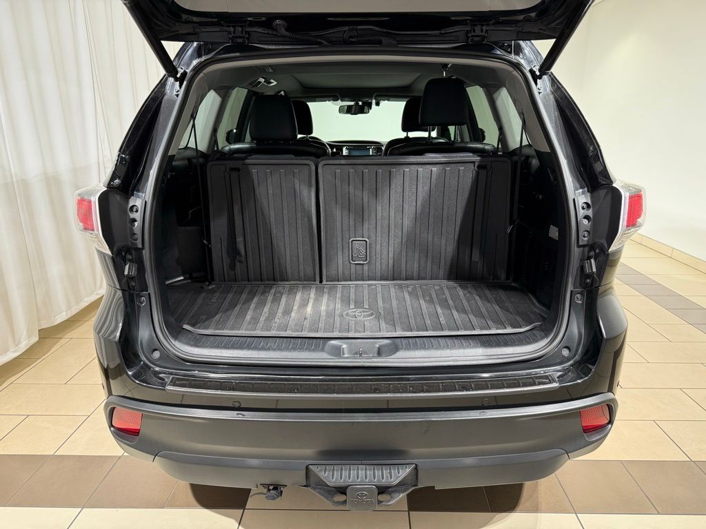 Thumbnail: 2016 Toyota Highlander - 12