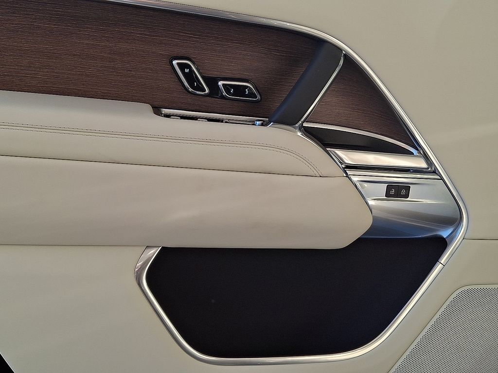 Thumbnail: 2026 Land Rover Range Rover - 8