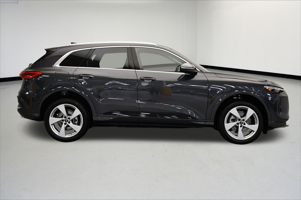 Thumbnail: 2025 Audi Q5 - 6