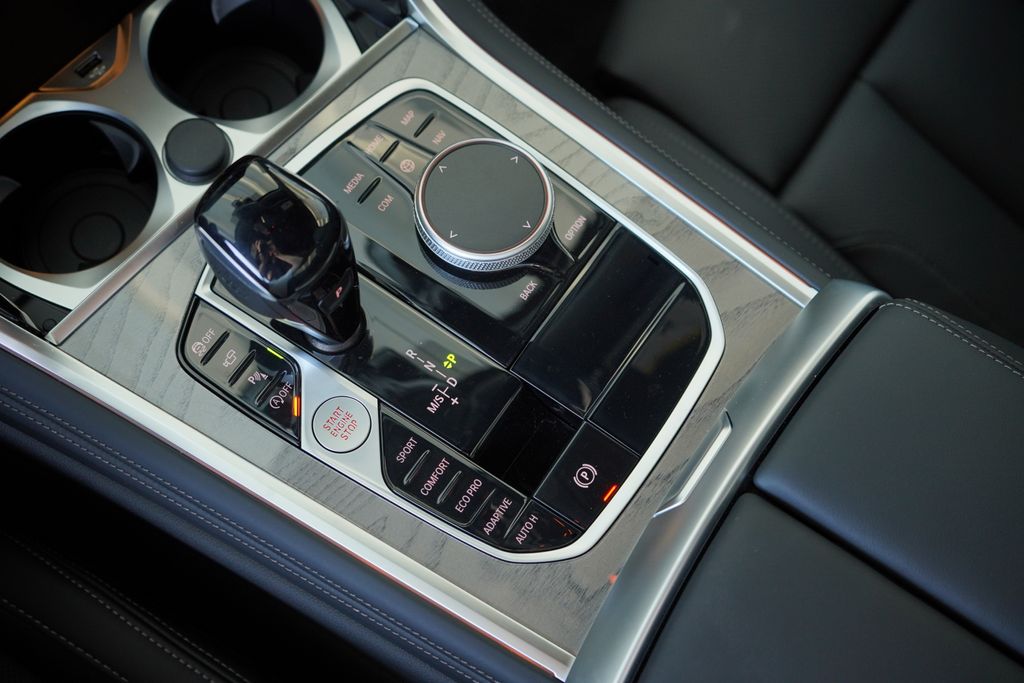 Thumbnail: 2026 BMW 8 Series - 19