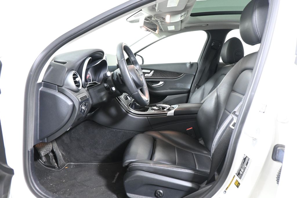 Thumbnail: 2015 Mercedes-Benz C-Class - 3