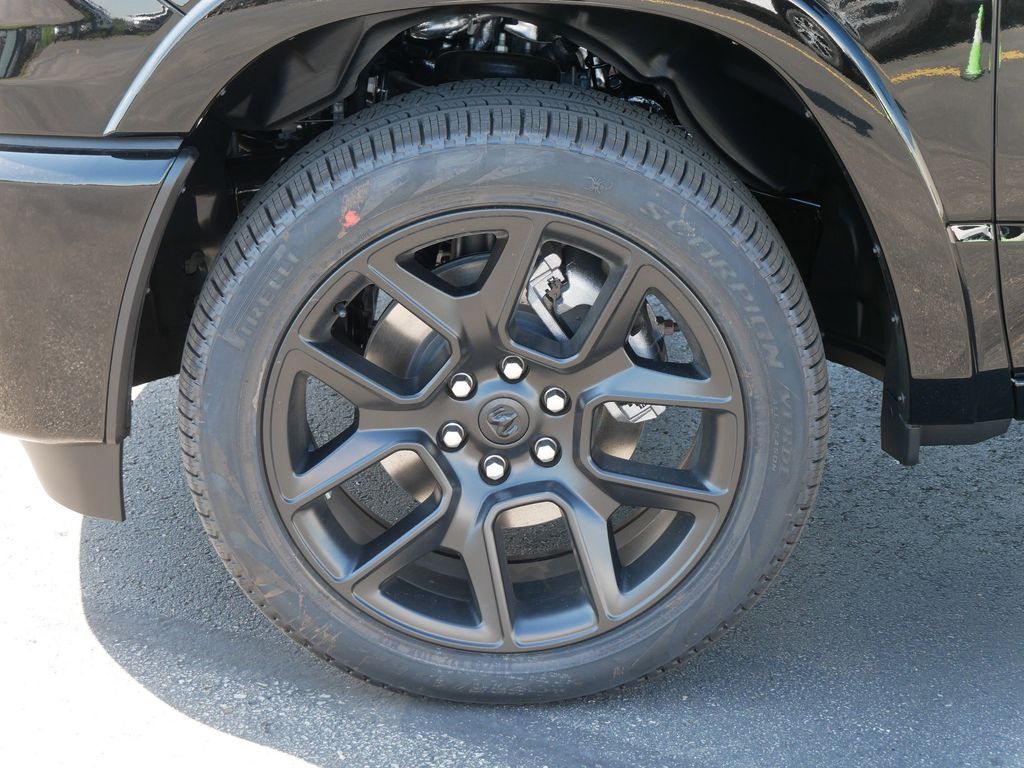 View vehicle photo 4