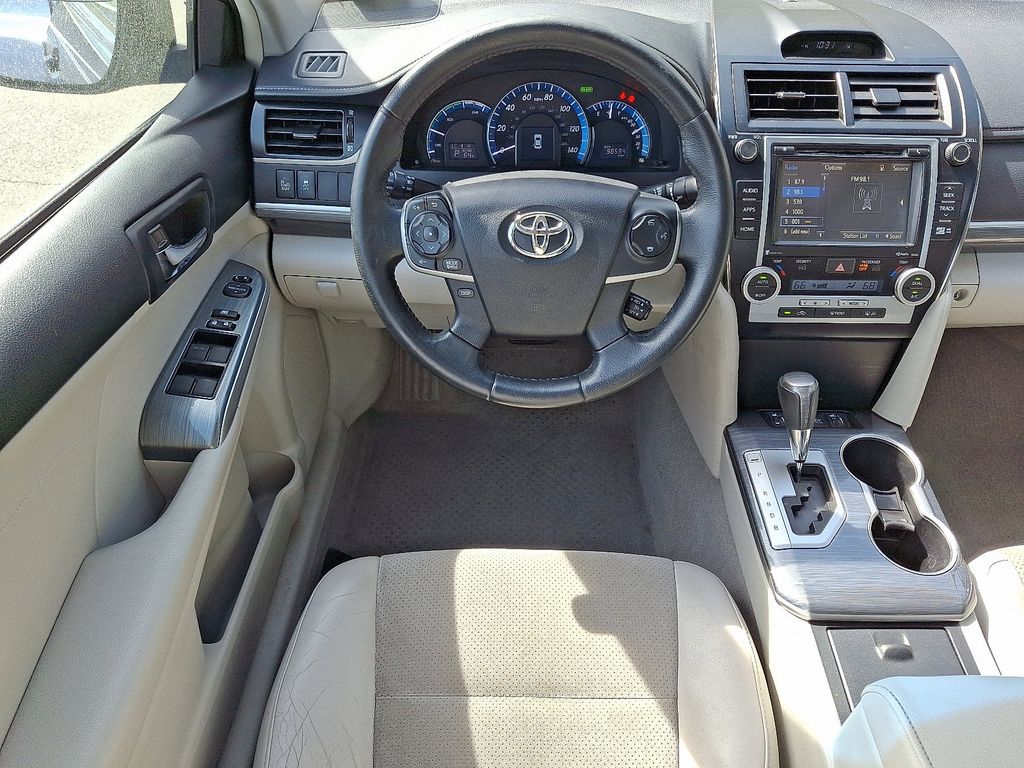 2014 Toyota Camry XLE 11