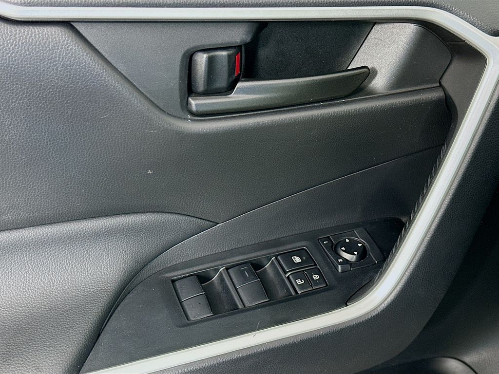 Thumbnail: 2023 Toyota RAV4 - 17