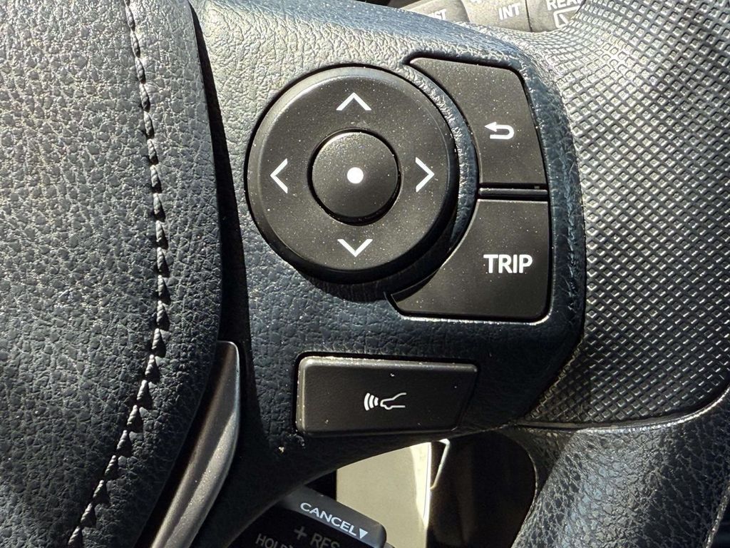 2018 Toyota RAV4 LE - Photo 23