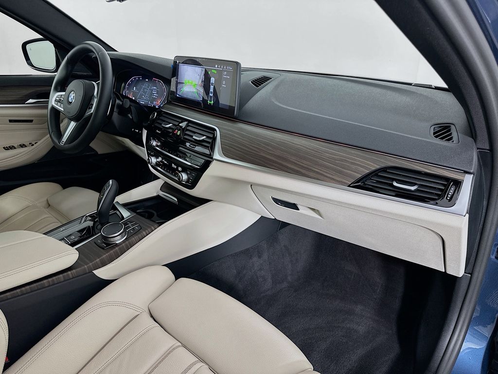 Thumbnail: 2023 BMW 5 Series - 30