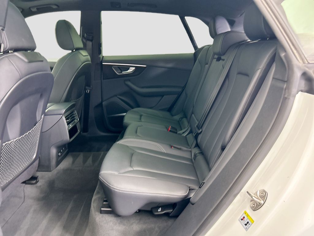 Thumbnail: 2025 Audi Q8 - 20