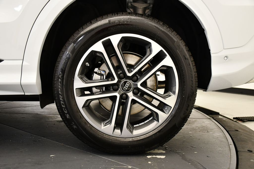 Thumbnail: 2025 Audi Q5 - 14