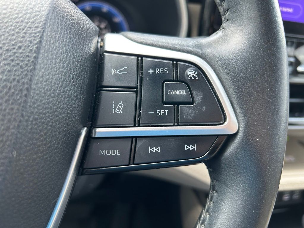 Thumbnail: 2023 Toyota Highlander - 20