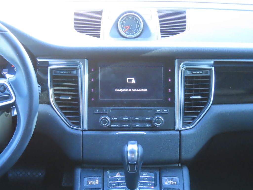 Thumbnail: 2018 Porsche Macan - 8