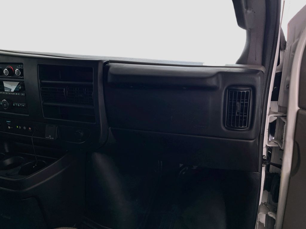 Used 2025 White GMC Work Van image 23