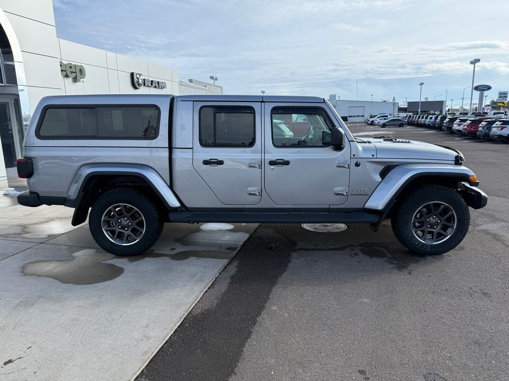 Certified Used 2020 Silver Jeep Overland image 10