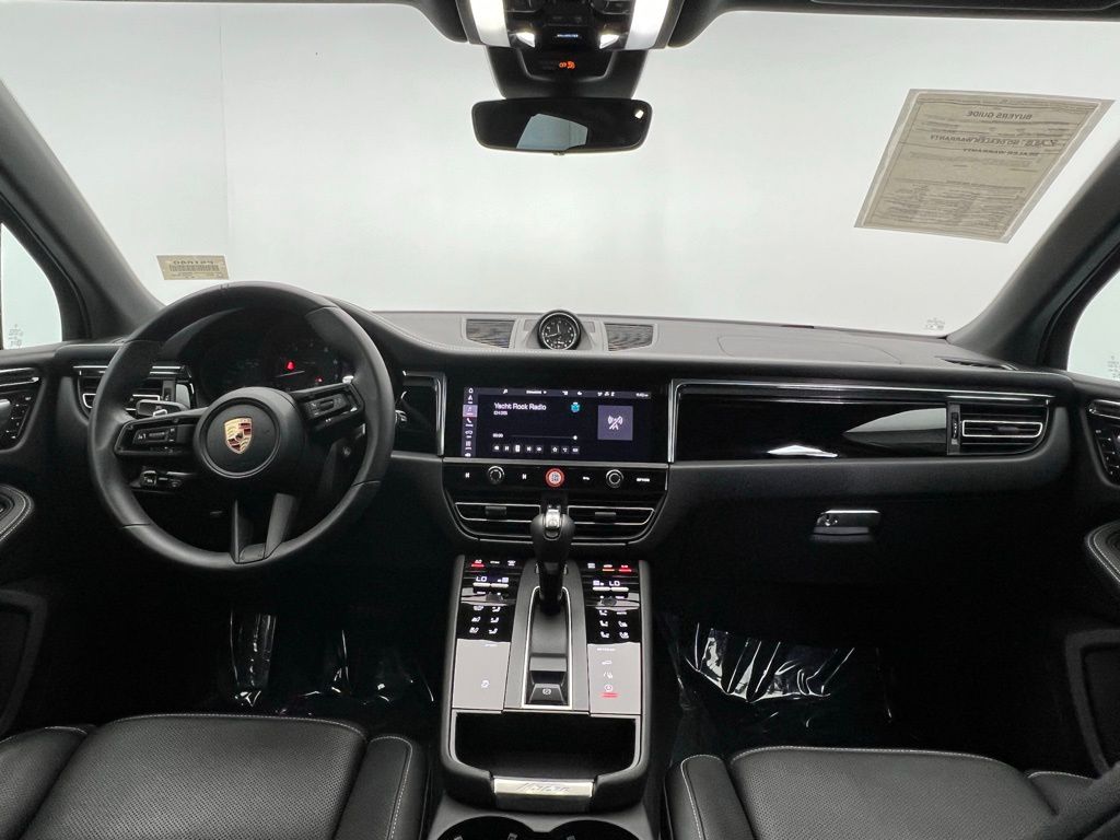 2025 Porsche Macan  6