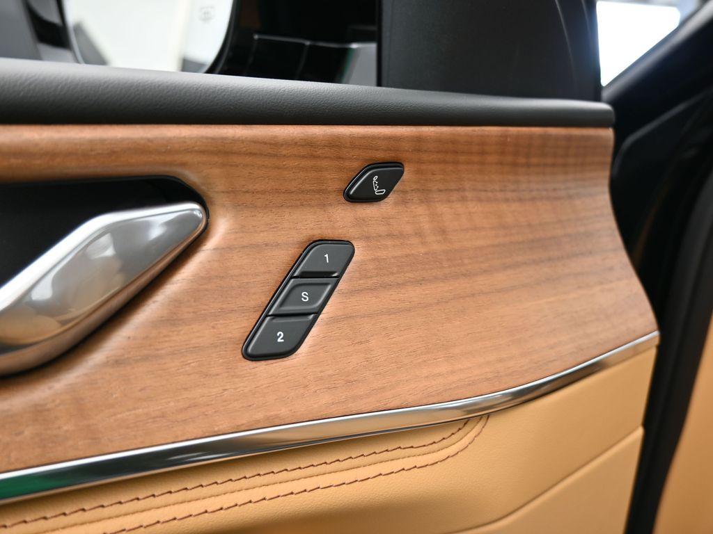 New 2025 Diamond Black Crystal Pearlcoat Jeep Summit image 18