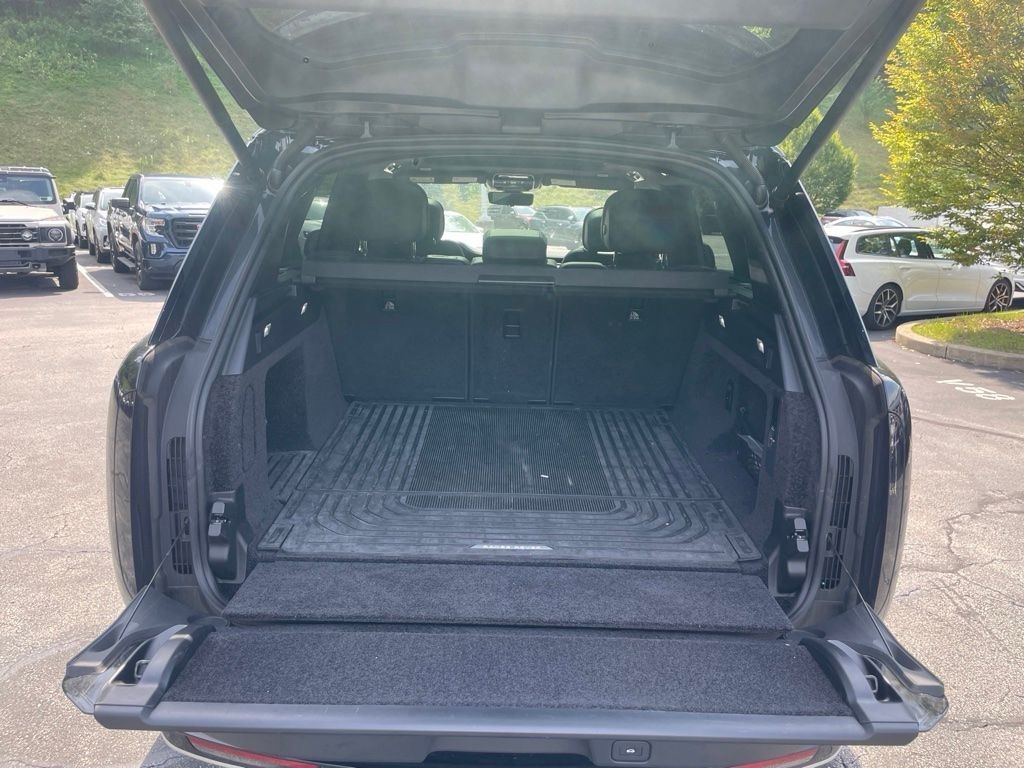 Certified Used 2025 Black Land Rover SE image 16