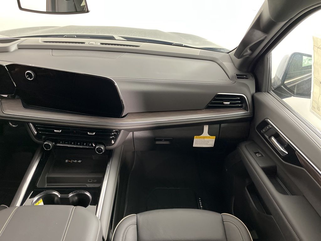 2025 Chevrolet Suburban Premier 21