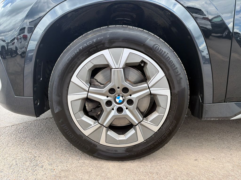 Used 2025 White BMW xDrive28i image 2