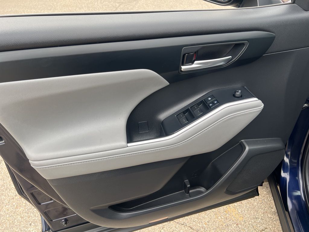 2021 Toyota Highlander XLE photo