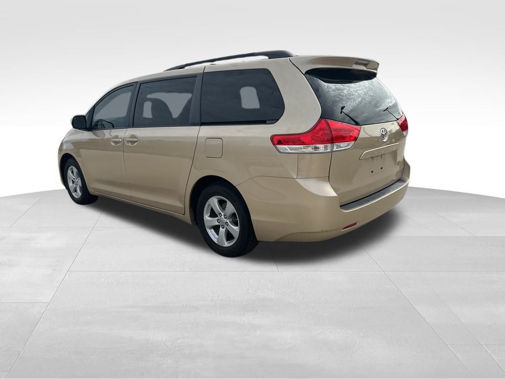 2012 Toyota Sienna LE 6