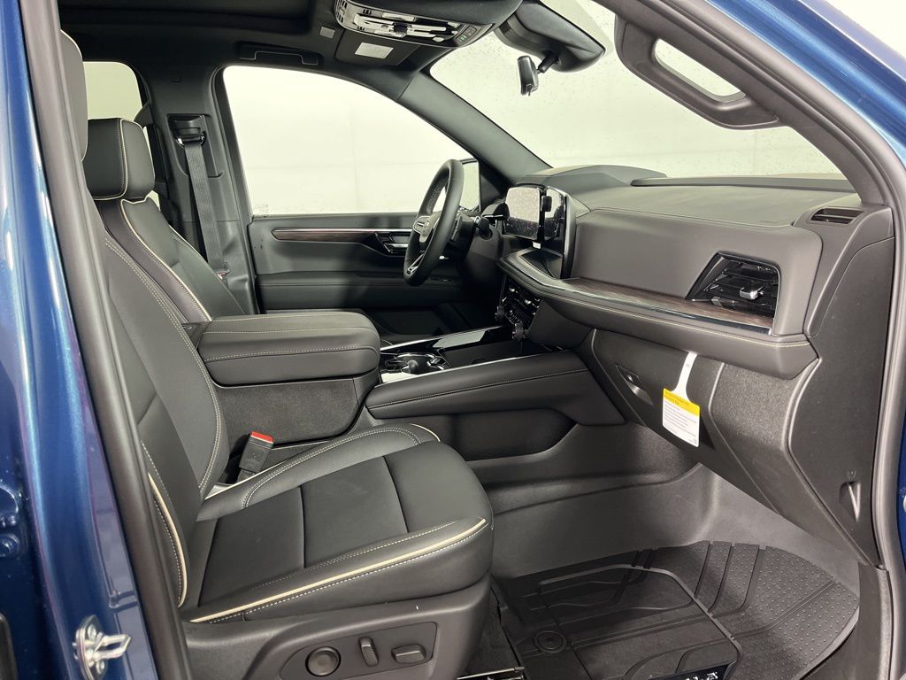 Thumbnail: 2026 Chevrolet Suburban - 8