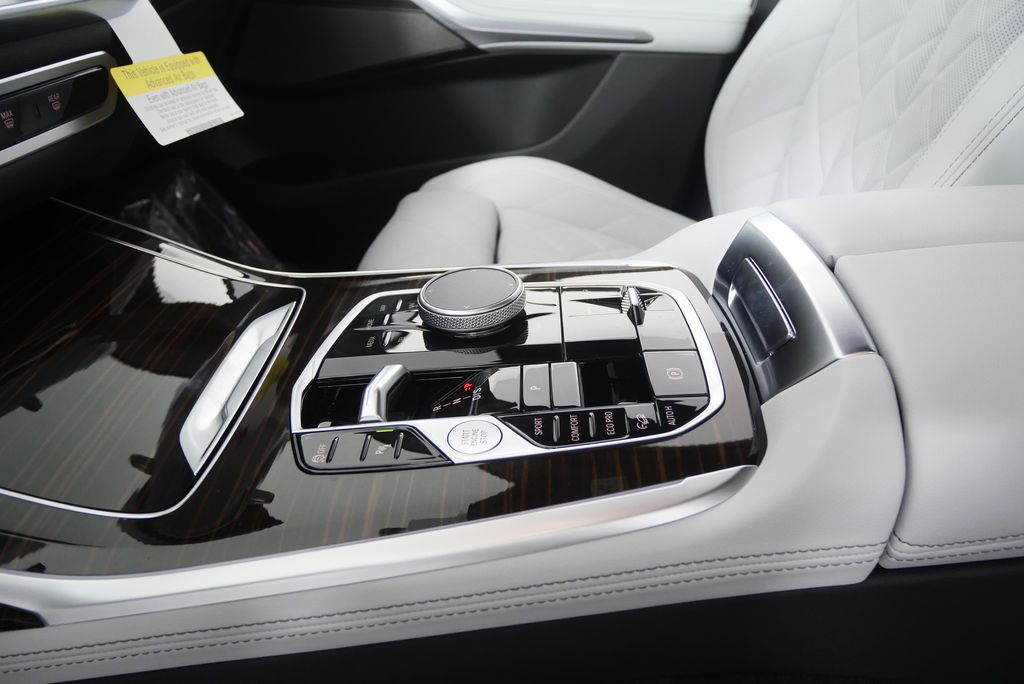 Thumbnail: 2026 BMW X7 - 25