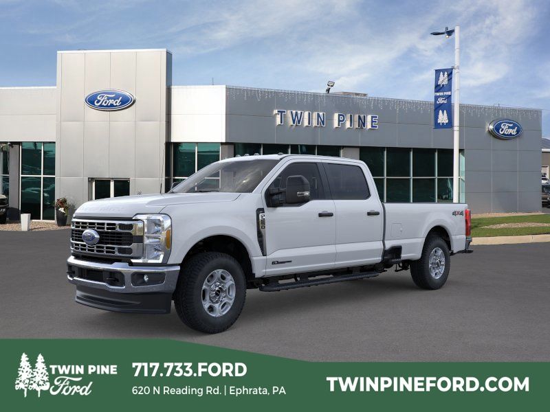 Oxford White 2026 Ford F-250 Super Duty XLT Crew Cab 4WD Pickup Truck Four-Wheel Drive Automatic