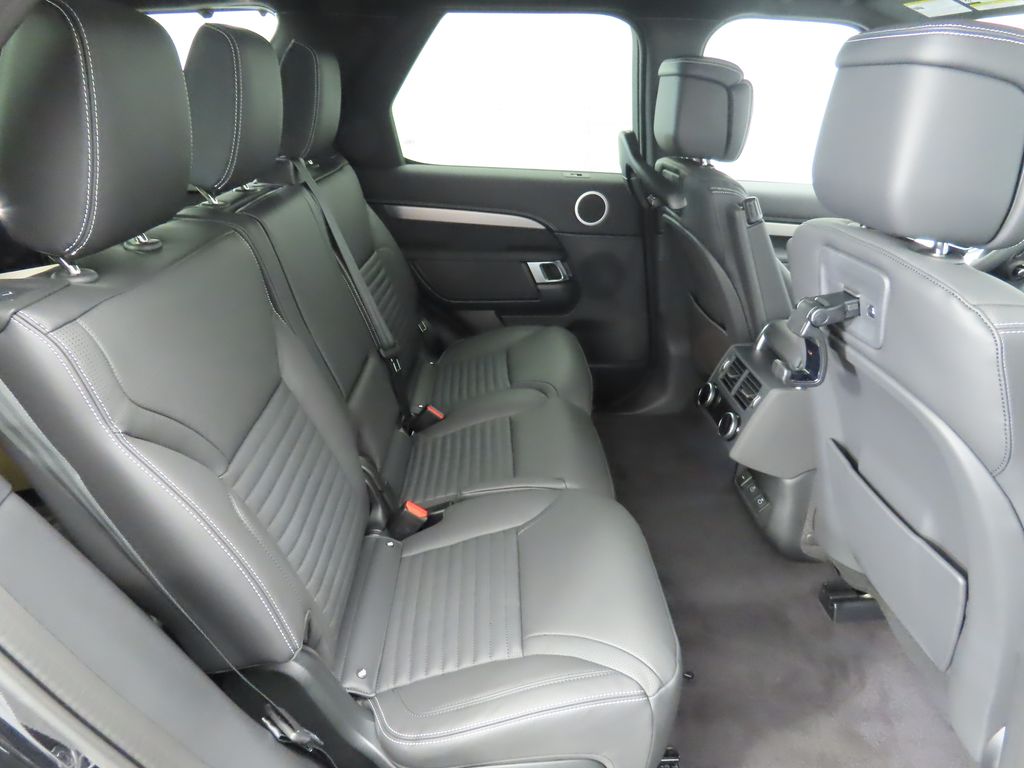 Thumbnail: 2026 Land Rover Discovery - 22