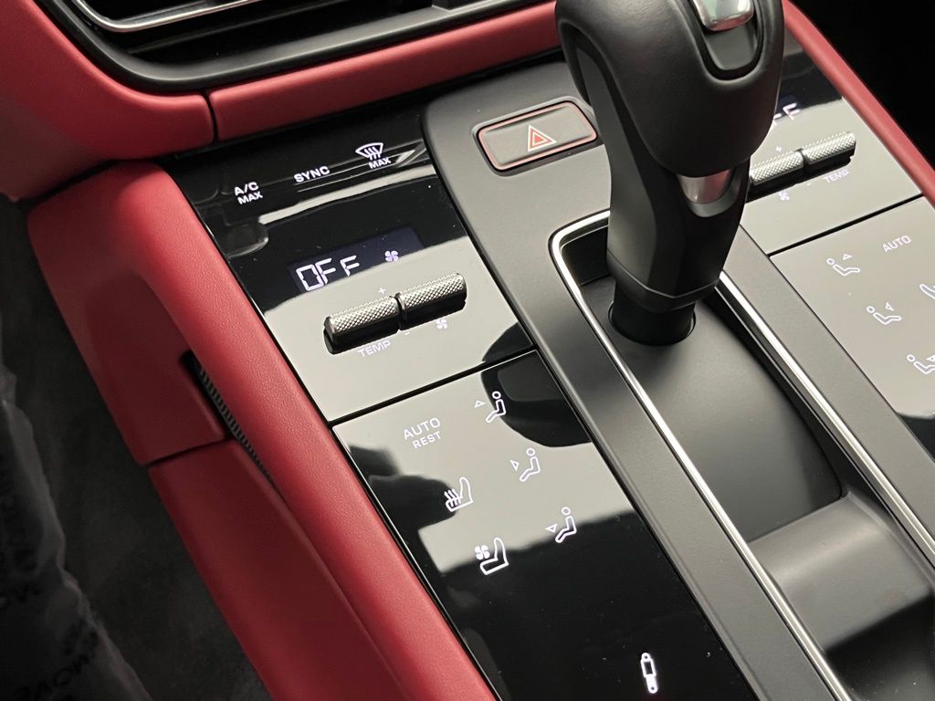 Thumbnail: 2024 Porsche Macan - 17