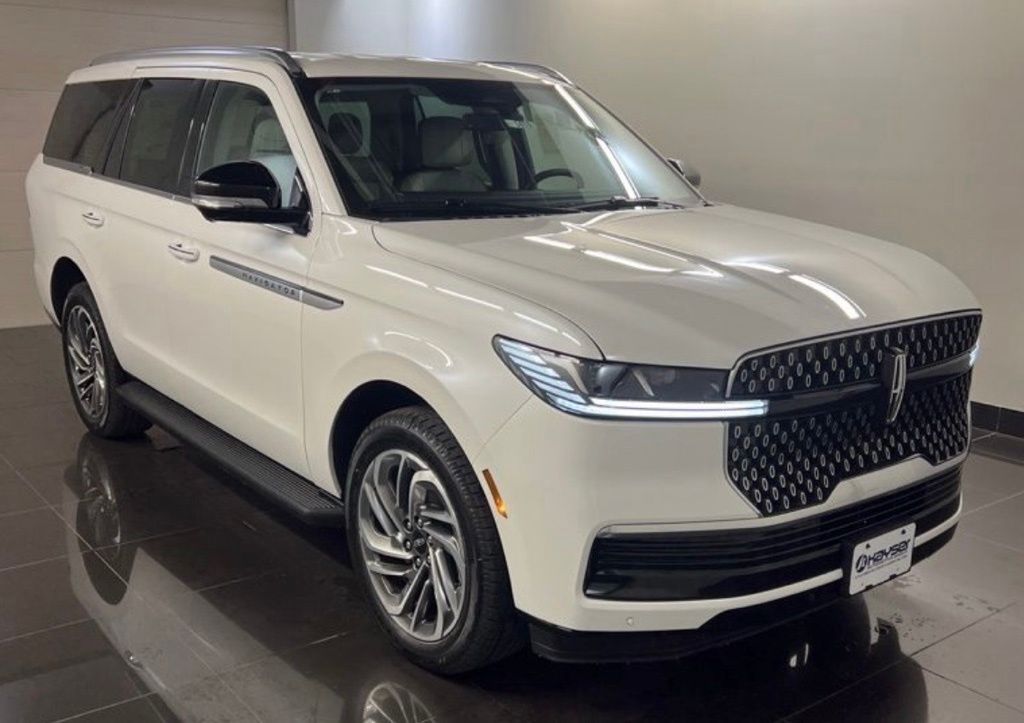 2026 Lincoln Navigator Premiere AWD's photo