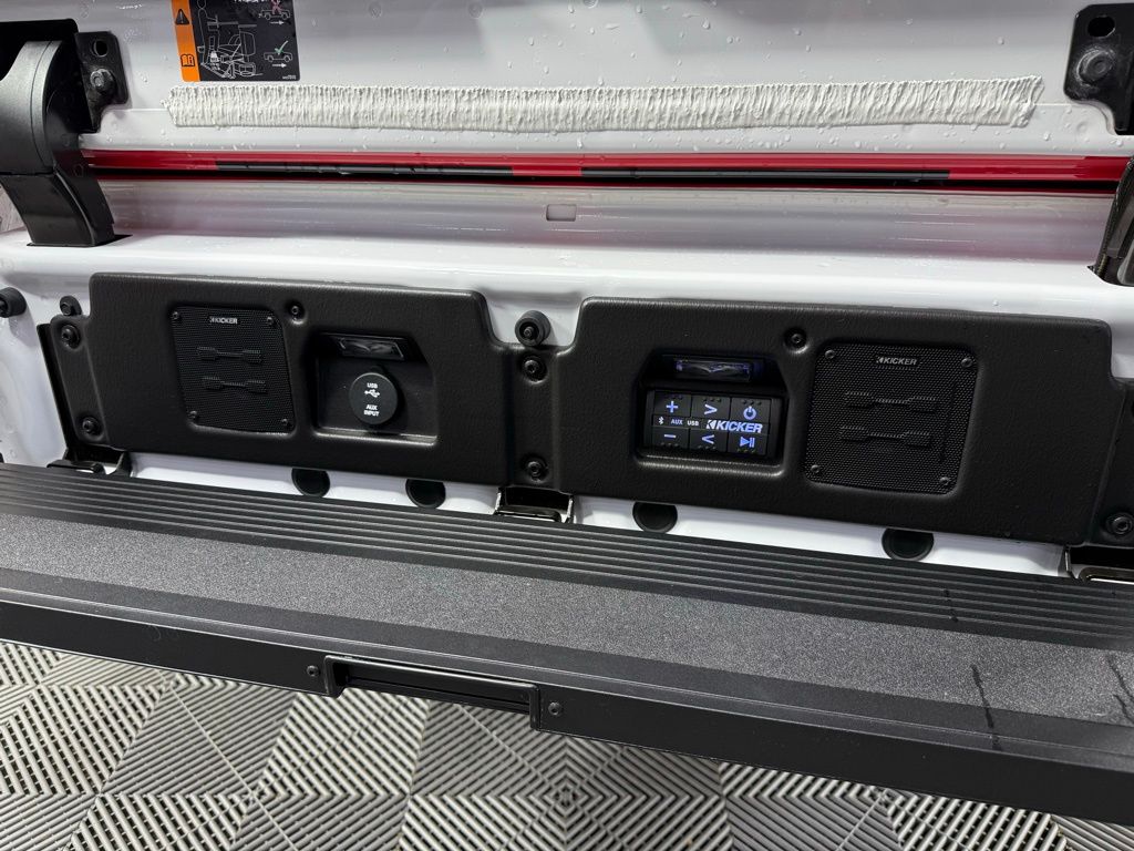 Thumbnail: 2022 GMC Hummer EV - 23