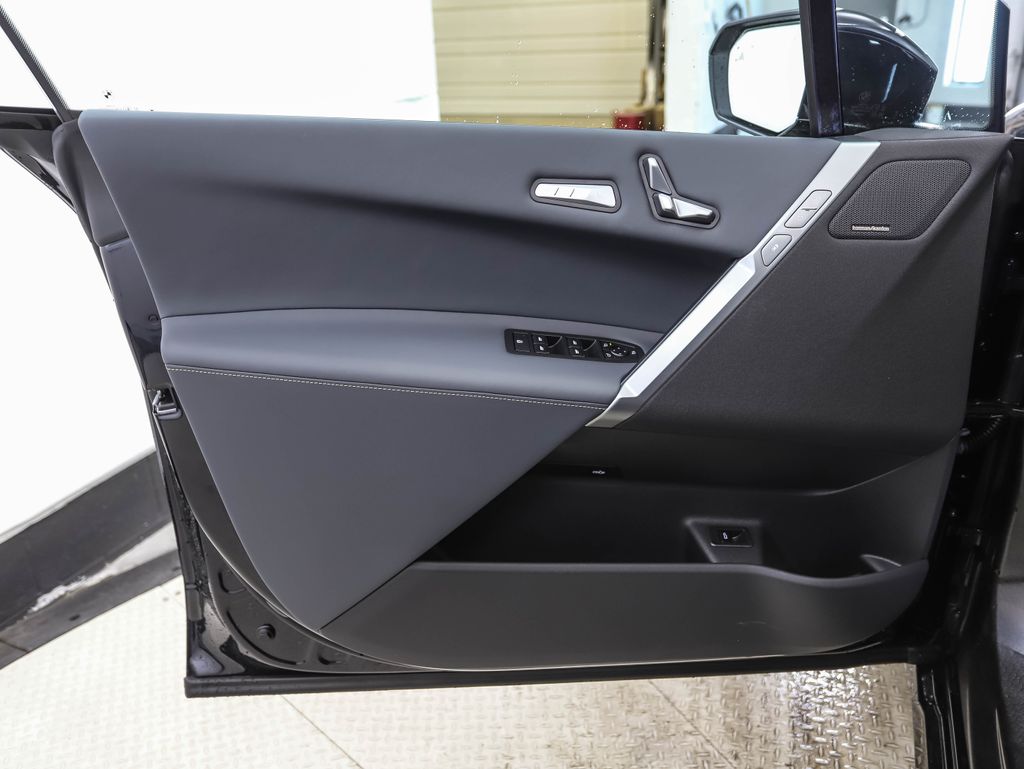 Thumbnail: 2026 BMW iX - 9