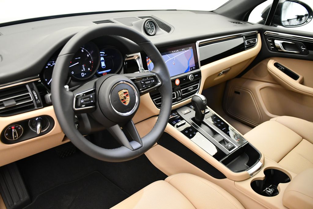 Thumbnail: 2025 Porsche Macan - 4