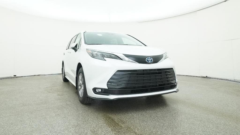 Thumbnail: 2025 Toyota Sienna - 4