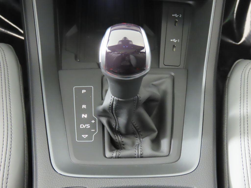 Thumbnail: 2025 Audi Q3 - 23