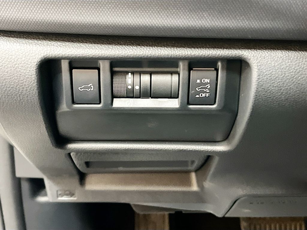 Used 2025 Crystal White Pearl Subaru Touring image 10