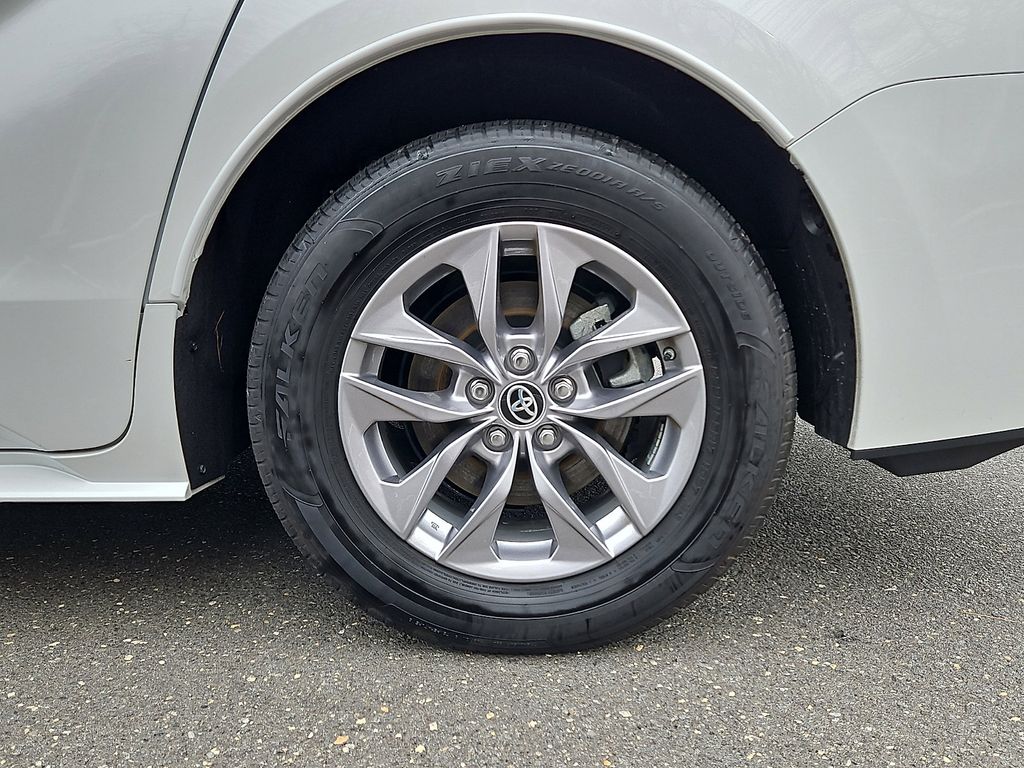 Thumbnail: 2025 Toyota Sienna - 9