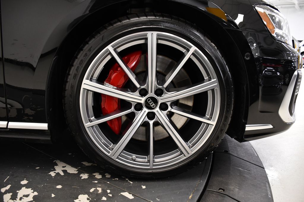 Thumbnail: 2025 Audi S8 - 15