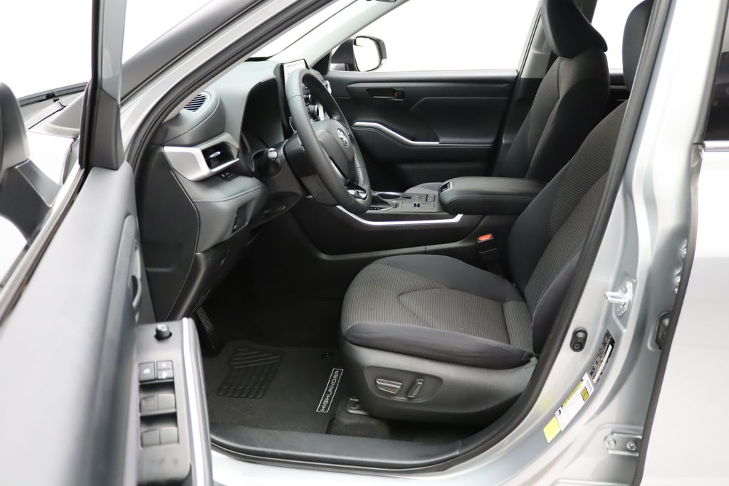 Thumbnail: 2021 Toyota Highlander - 14