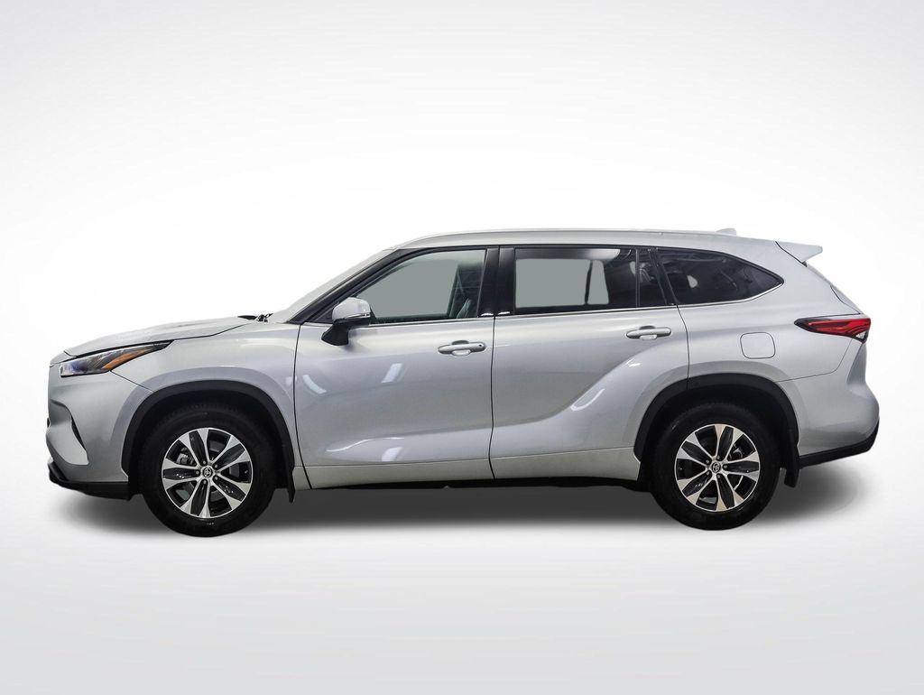 Thumbnail: 2022 Toyota Highlander - 2