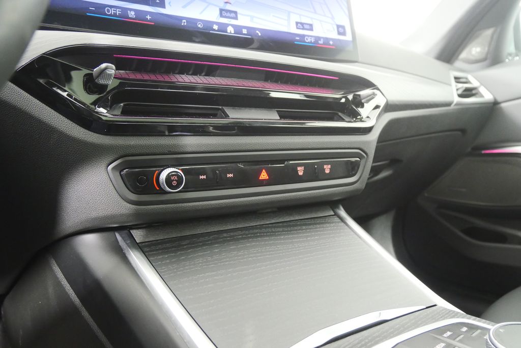 Thumbnail: 2025 BMW 3 Series - 25