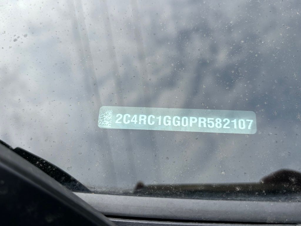 2023 Chrysler Pacifica Limited photo