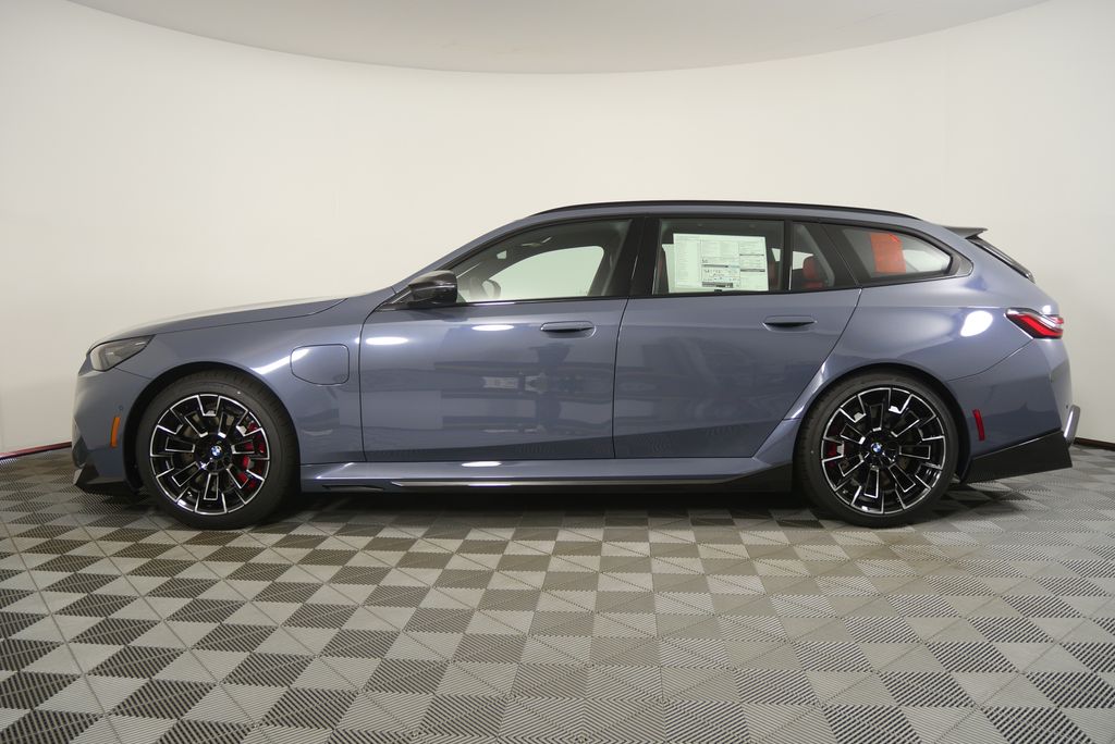 Thumbnail: 2027 BMW M5 - 6
