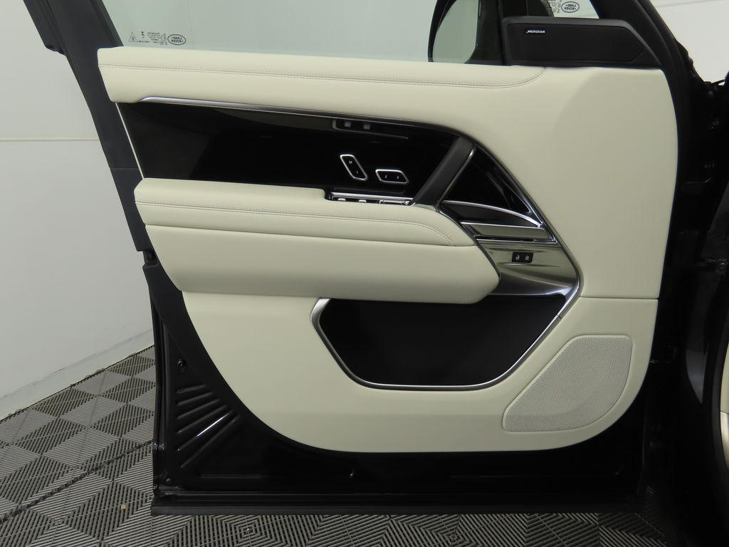 Thumbnail: 2025 Land Rover Range Rover - 25