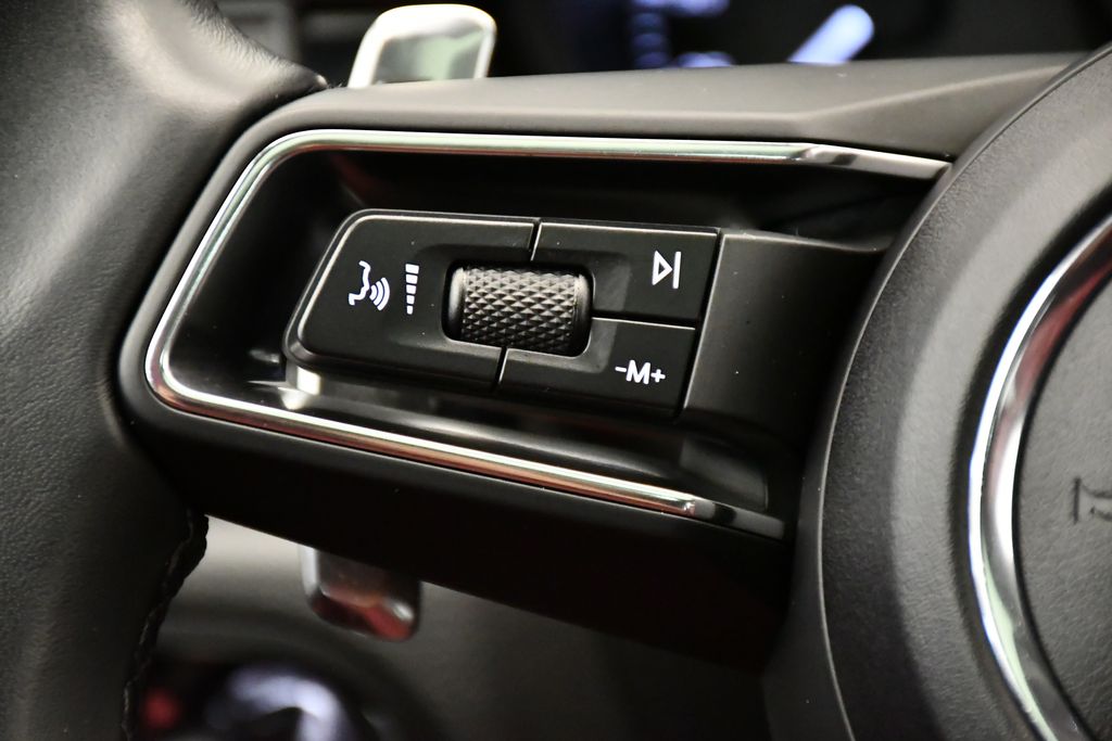 Thumbnail: 2024 Porsche Macan - 28