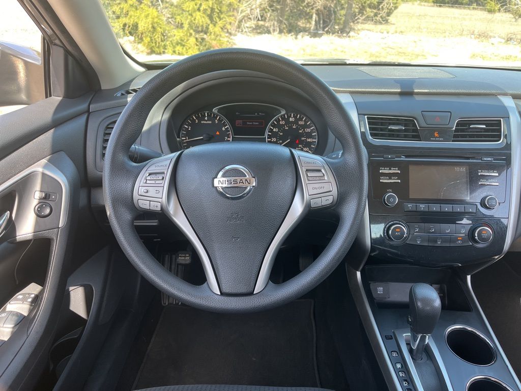 2015 Nissan Altima S 17