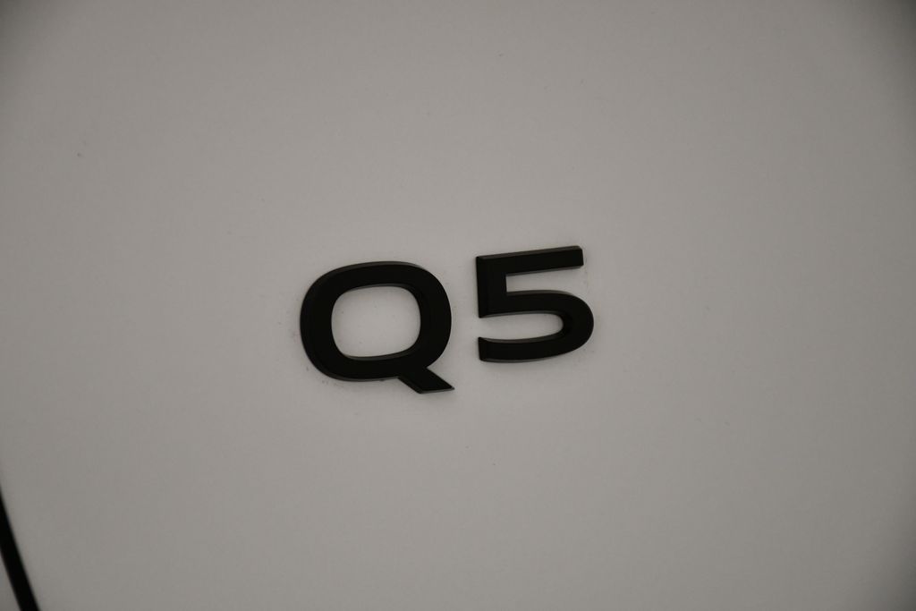 Thumbnail: 2025 Audi Q5 - 9